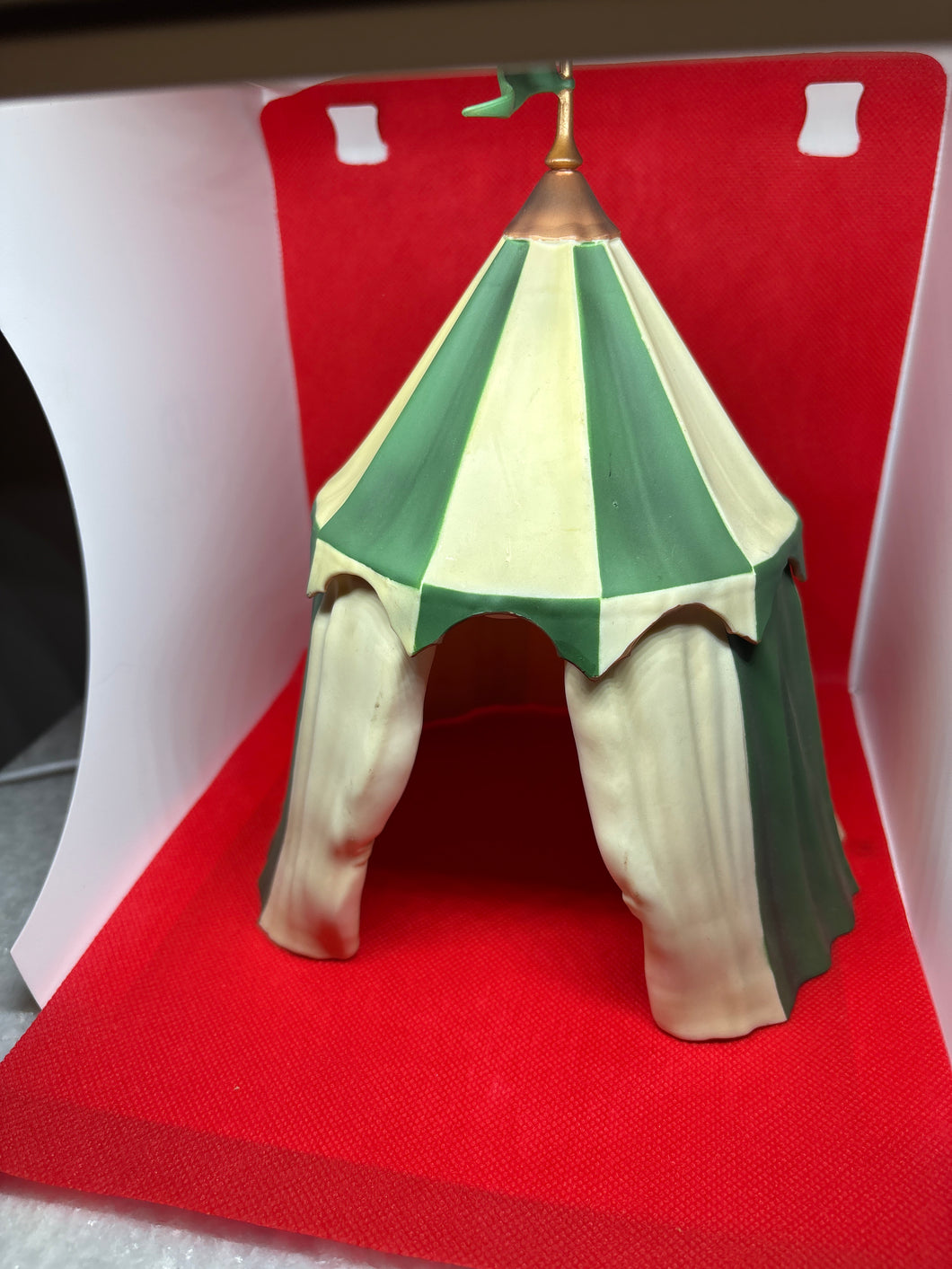 Vintage Like New Medieval Times Schleich Kings Tent Figure Collectors Item